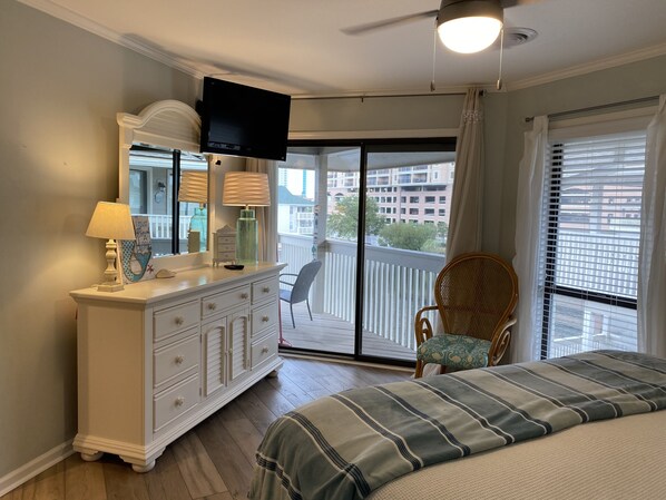 Condo, 3 Bedrooms
