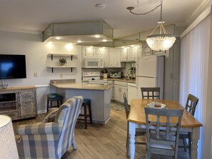 Condo, 3 Bedrooms | Private kitchen