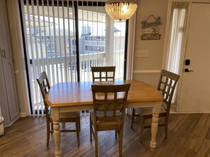 Condo, 3 habitaciones | Restaurantes