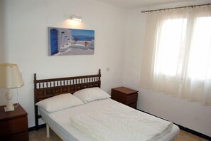 4 slaapkamers, een strijkplank/strijkijzer, reisbedje, wifi