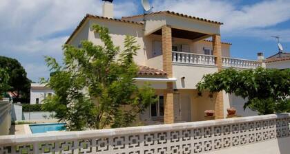 PRIVATE Villa with Pool/WIFI/PARKING - Villa Alba, Villa Alba In L'Escala - $ Bedrooms, Pool, WIFI