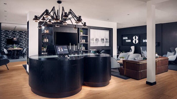 Lobby lounge