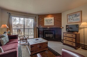 TV, fireplace
