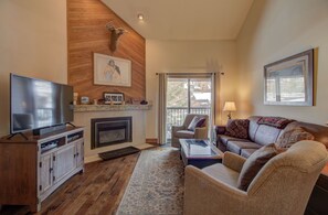 Flat-screen TV, fireplace, DVD player