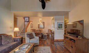 Flat-screen TV, fireplace, DVD player