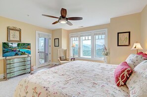 3 bedrooms, iron/ironing board, Internet, bed sheets