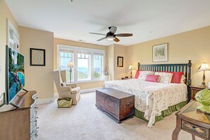 3 slaapkamers, een strijkplank/strijkijzer, gratis wifi, beddengoed