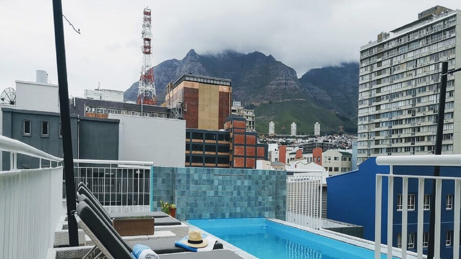 Urban Oasis ApartHotel