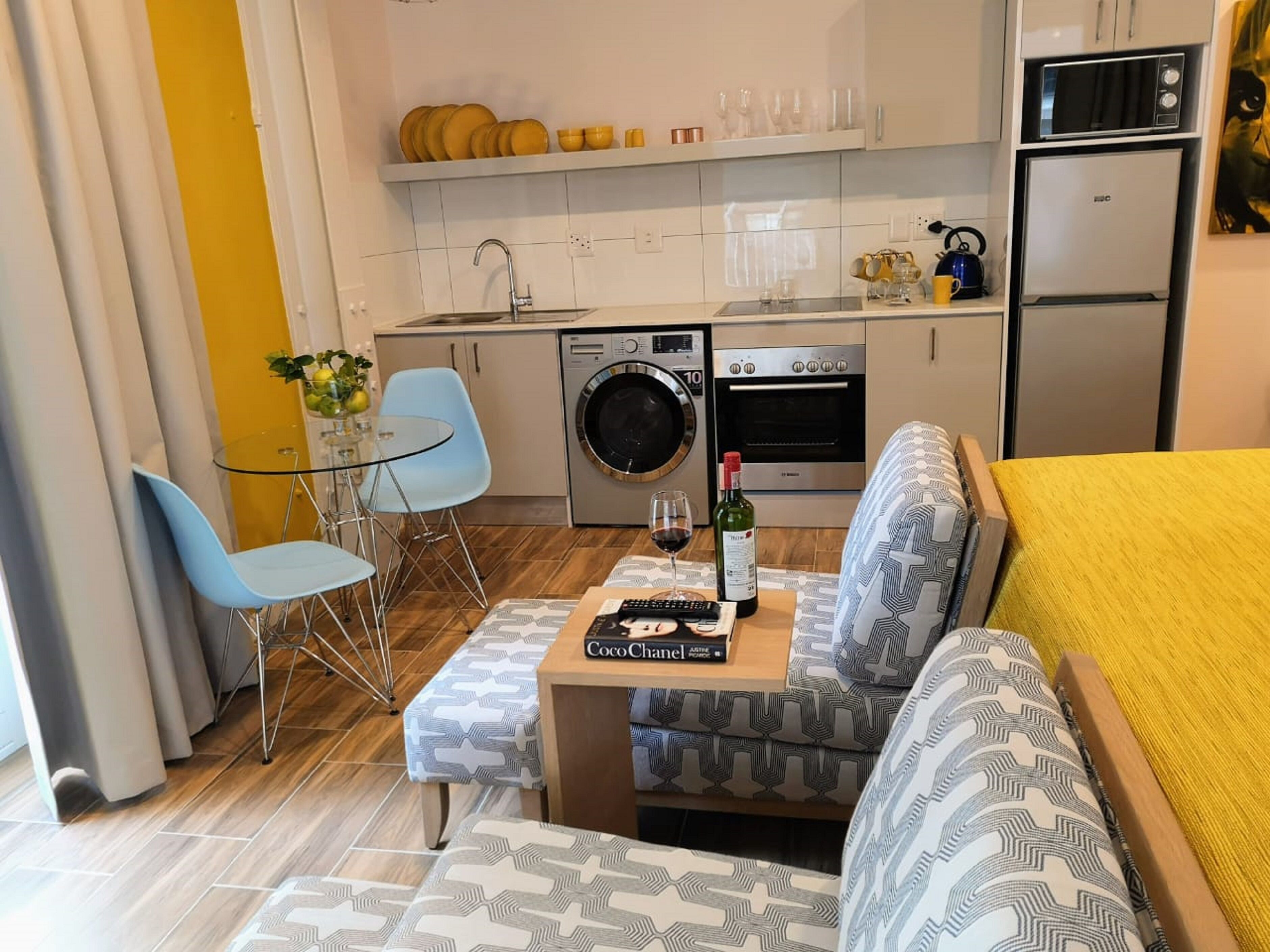 Coffee/tea maker, fridge, microwave, oven