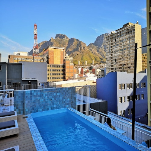 Urban Oasis ApartHotel