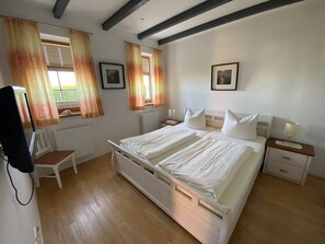 1 bedroom, iron/ironing board, travel cot, WiFi