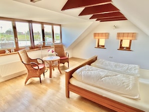 1 chambre, fer et planche à repasser, lit de bébé portatif, Wi-Fi