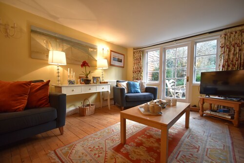 Whitefriars is a family & dog friendly holiday home, sleeping 8 guests in Rye 