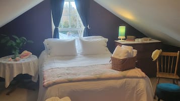 3 bedrooms, desk, iron/ironing board, WiFi