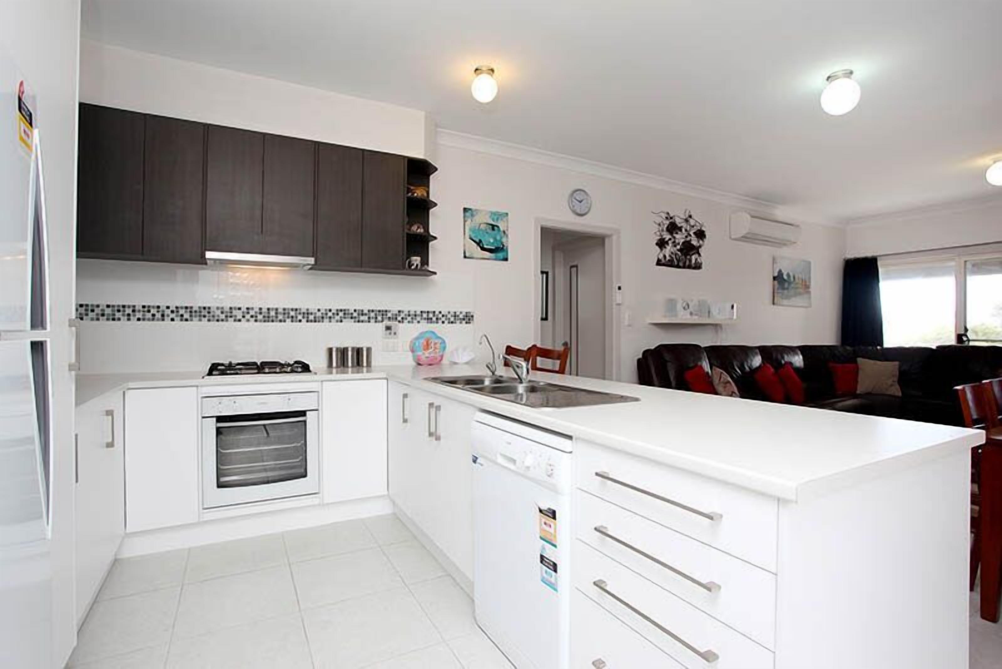 Upstairs 13 Elliot Avenue Hayborough — image 17