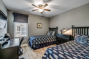 4 chambres, fer et planche à repasser, Wi-Fi gratuit, draps fournis