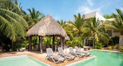 Romantic condo 1 block from Sea Progreso East