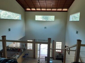 Interior - Chácara Recanto dos Pássaros com Rio no Terreno (SP)