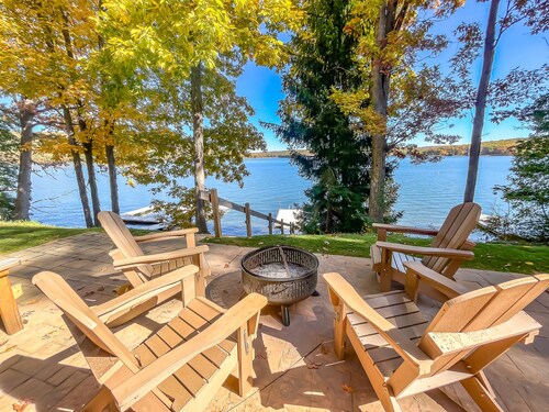 Central Lake House, Private Dock! Walk to Area Hot Spots!