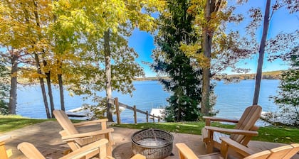 Central Lake House, Private Dock! Walk to Area Hot Spots!
