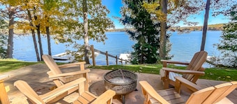 Central Lake House, Private Dock! Walk to Area Hot Spots!