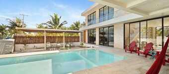 Exclusive Beachfront Escape | Modern Design, Pool & Fast WiFi