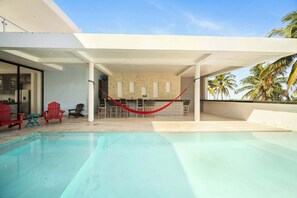 Unclassified image, 3 of 30, button