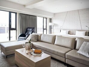 Living area - Daiwa Roynet Hotel Sendai Ichibancho (Sendai)