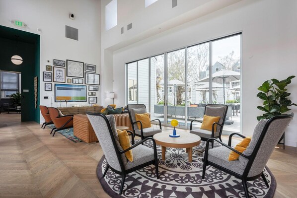 Interior - Airy DT Mountain View 1BR w/ Pool, Spa, Gym, near Caltrain by Blueground (Mountain View)