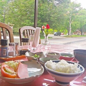 Outdoor dining - Nikkoyumoto Onsen Okunikko Park Lodge Miyama (Nikko)