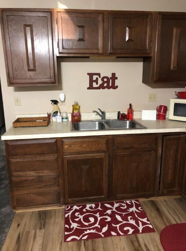 雪櫃、微波爐、焗爐、爐具