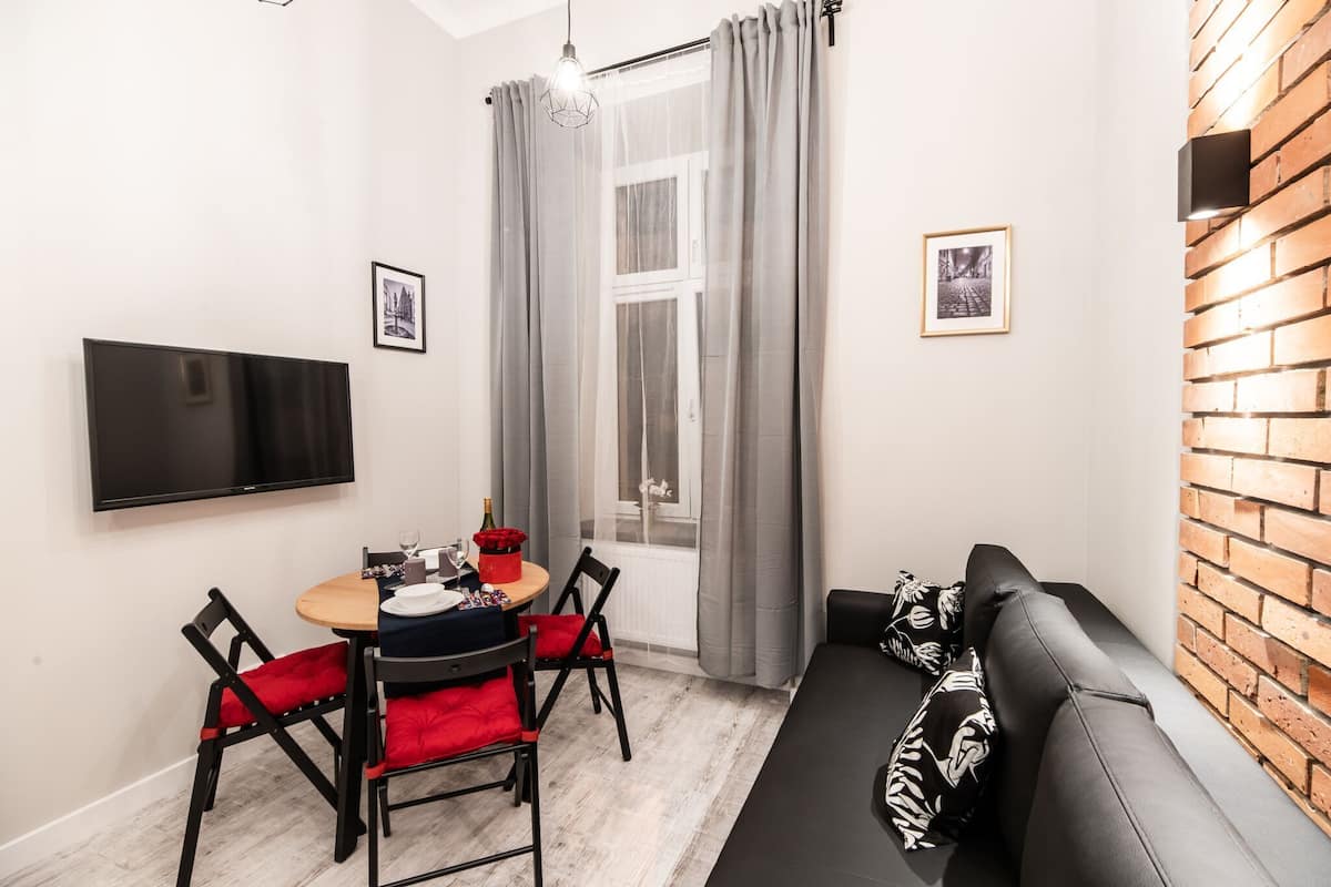 Apartment | Living area | Flat-screen TV
