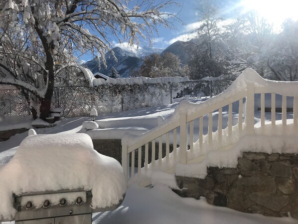 Property grounds - Utah Large Ski Home on access road to Alta / Snowbird- on ski bus route (Sandy)