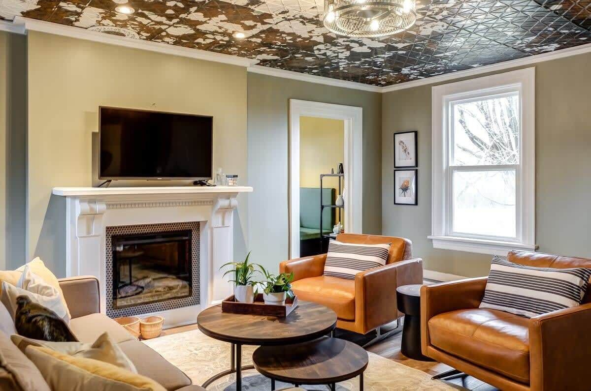 TV, fireplace, offices