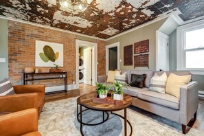 TV, fireplace, offices