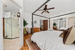 6 bedrooms, iron/ironing board, travel crib, WiFi