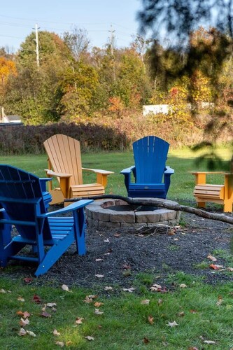 The Marigold - Gorgeously remodelled PEC farmhouse