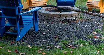 The Marigold - Gorgeously remodelled PEC farmhouse