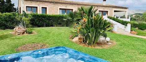 Bain à remous extérieur