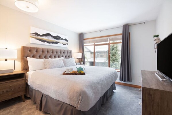 2 slaapkamers, bedden met traagschuimmatras, een strijkplank/strijkijzer