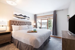 1 bedroom, memory foam beds, iron/ironing board, WiFi