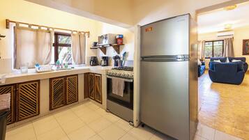 Fridge, microwave, oven, coffee/tea maker
