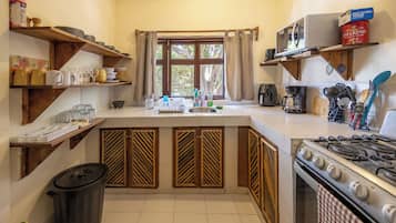 Fridge, microwave, oven, coffee/tea maker
