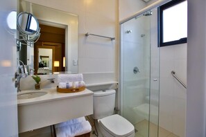 Superior Room, Accessible (Suite) | Bathroom