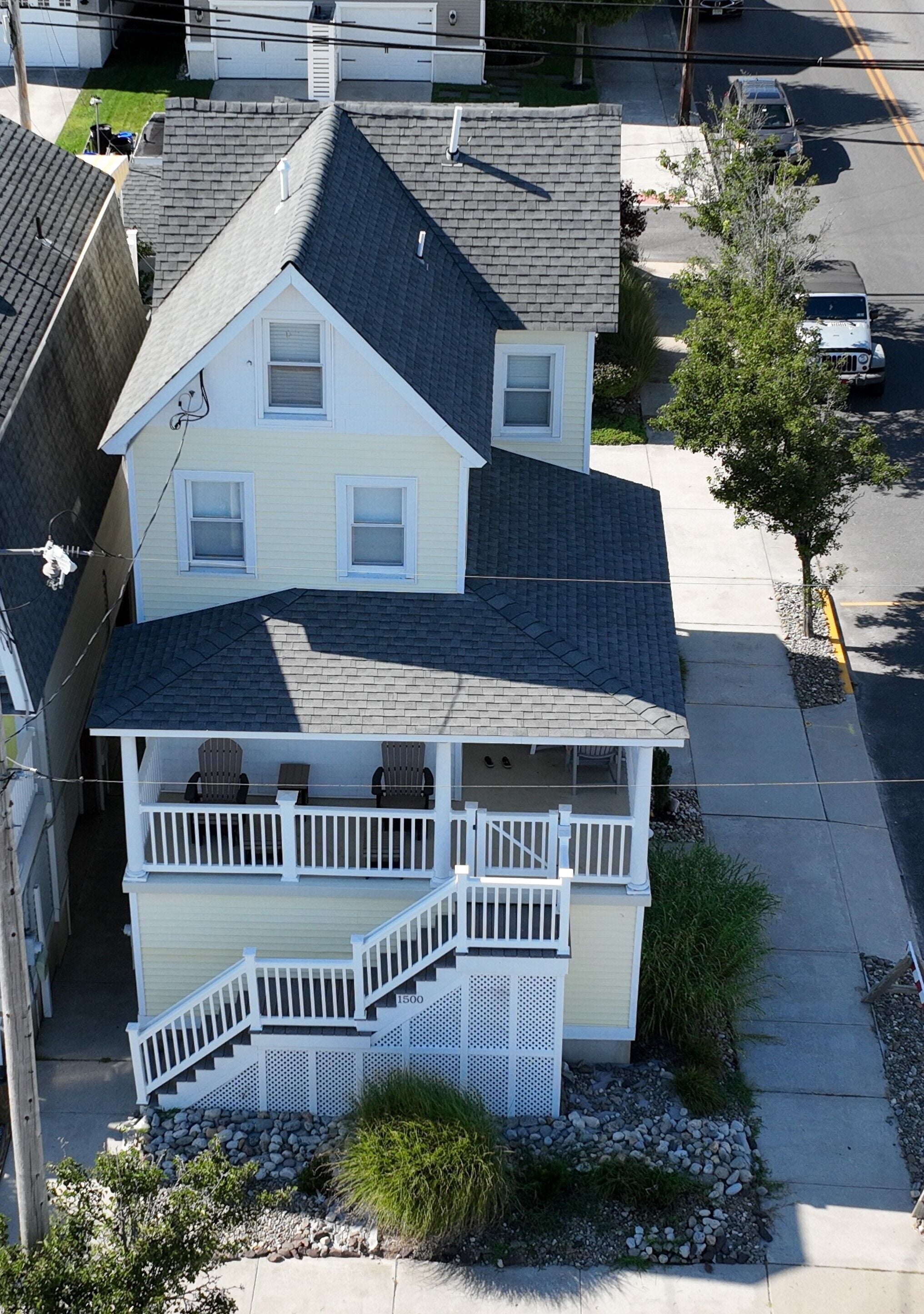 SINGLE Family Home with Private Parking Centrally located to Everything!