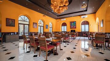 Se sirven desayunos, comidas, cenas y cocina mexicana