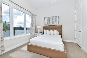 4 bedrooms, iron/ironing board, Internet, bed sheets