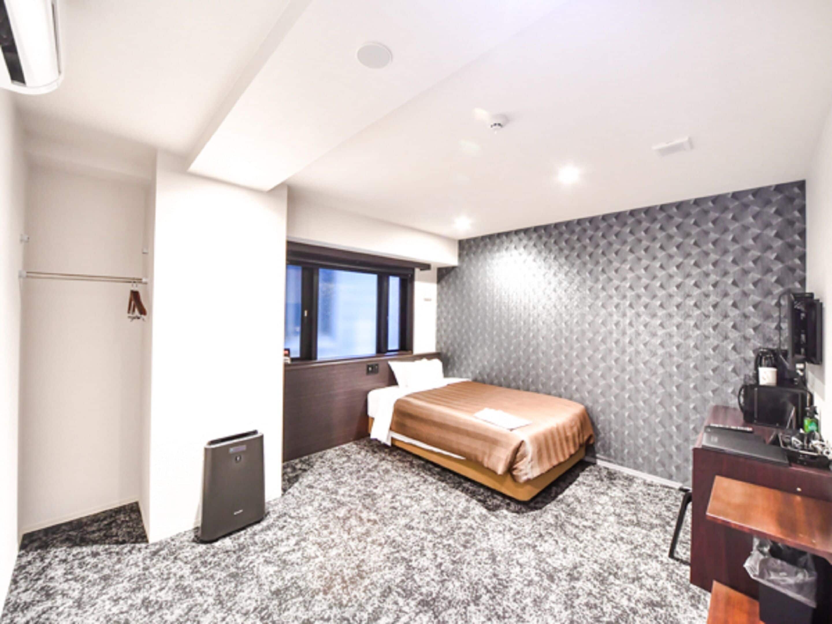 single room, non smoking (dog friendly) | individually decorated, desk, iron/ironing board, free wifi