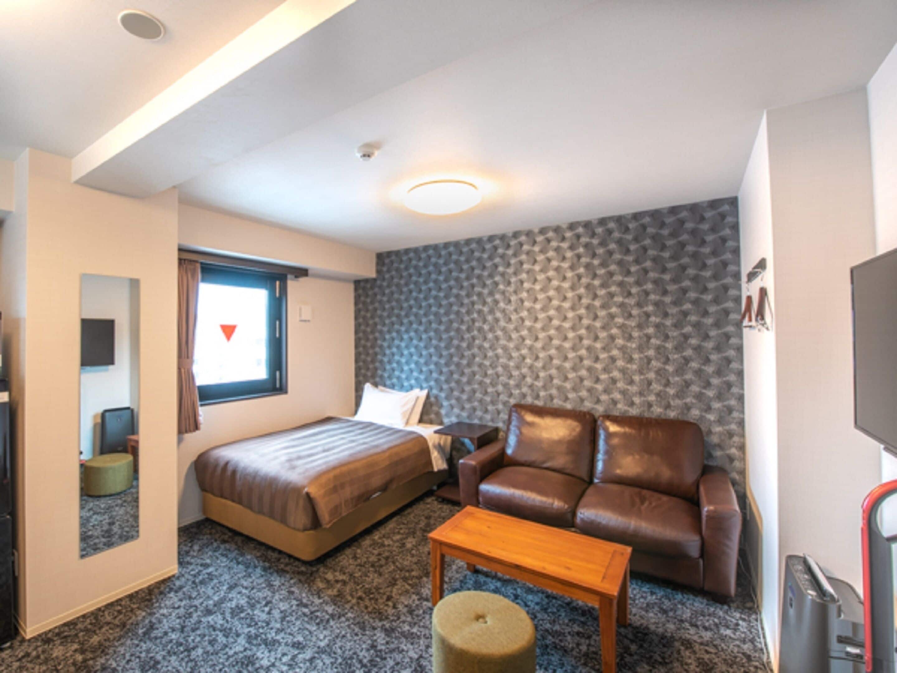 luxury single room, non smoking | individually decorated, desk, iron/ironing board, free wifi