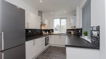 House, Private Bathroom | Shared kitchen